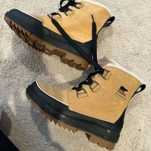Sorel Winter Boots Size 9 - Barely worn